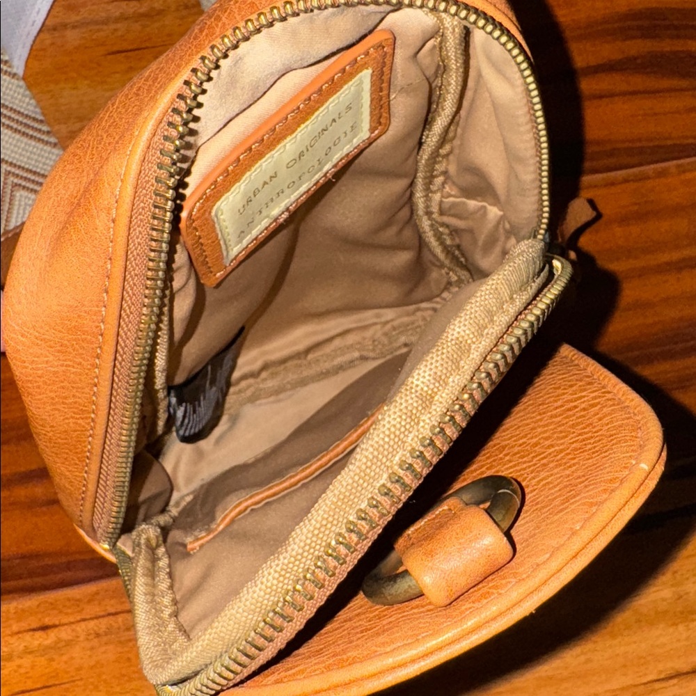 Urban Originals Tan Crossbody Sling Bag with Beige Chevron Strap - Picture 3 of 4